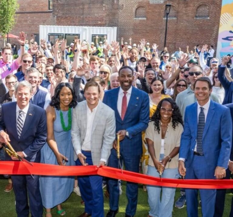 Governor Kemp and Mayor Dickens at the South Downtown Founders Green ribbon-cutting